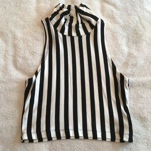 Turtleneck sleeveless striped crop top